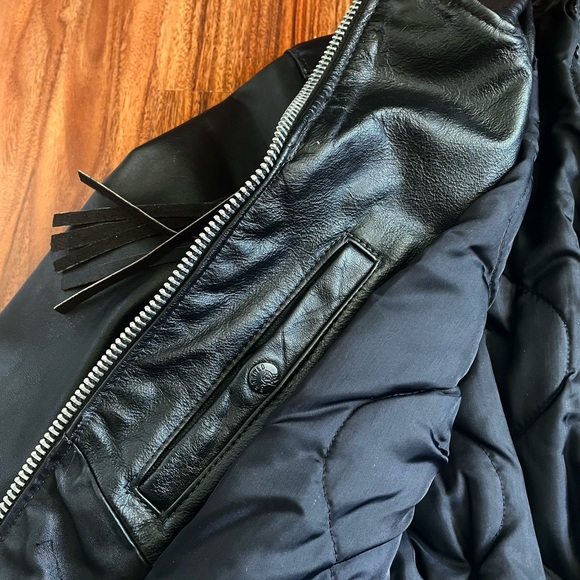 Genuine leather jacket with fringes - American-made vintage gem! - Picture 3 of 11